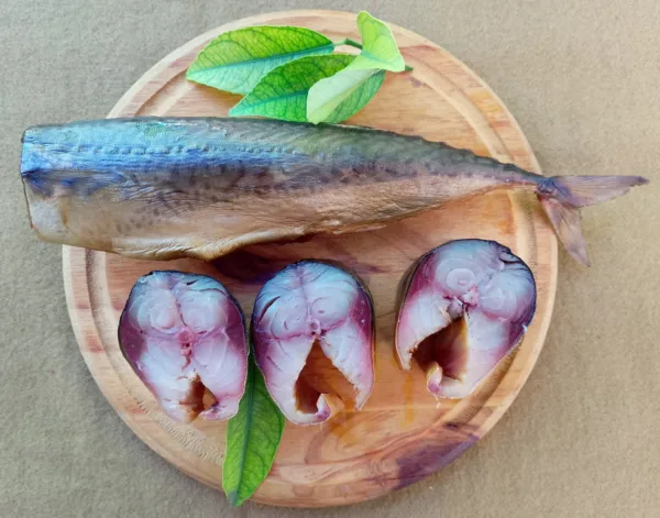 Caballa ahumada en frío/ Скумбрия холодного копчения